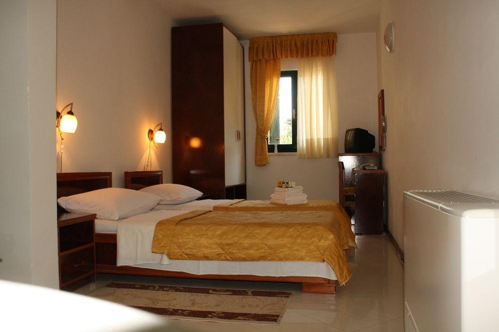 Hotel Danica Petrovac na moru Exterior foto