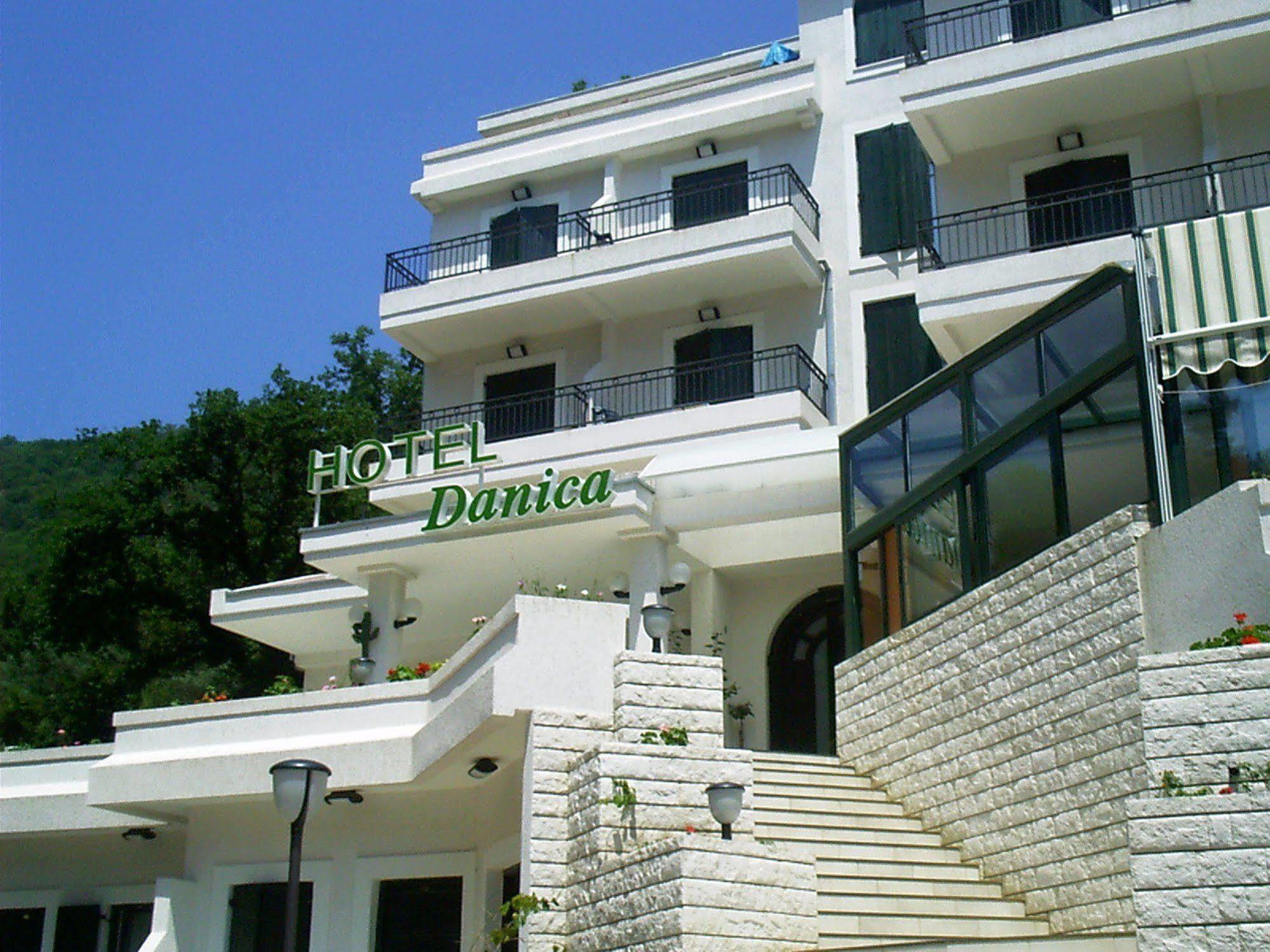 Hotel Danica Petrovac na moru Exterior foto