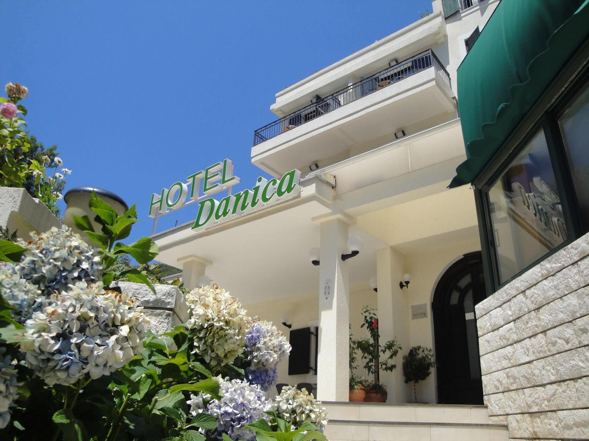 Hotel Danica Petrovac na moru Exterior foto